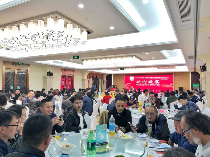 房車亮相第五屆中國(guó)汽車(房車)露營(yíng)大會(huì)露營(yíng)裝備及房車展覽會(huì)