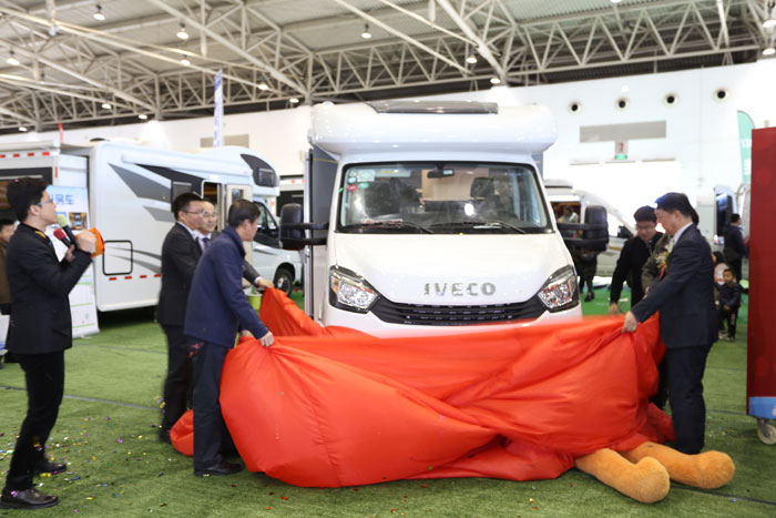 雅升新款依維柯小額頭C型房車北京發(fā)布