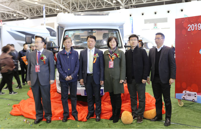 雅升新款依維柯小額頭C型房車北京發(fā)布