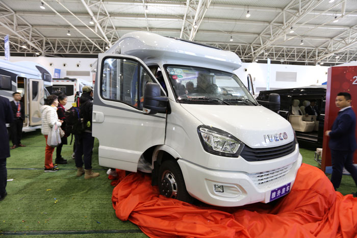雅升新款依維柯小額頭C型房車北京發(fā)布