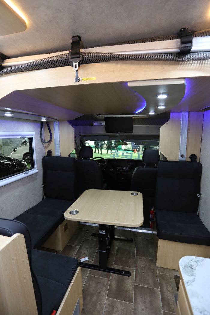 雅升新款依維柯小額頭C型房車北京發(fā)布