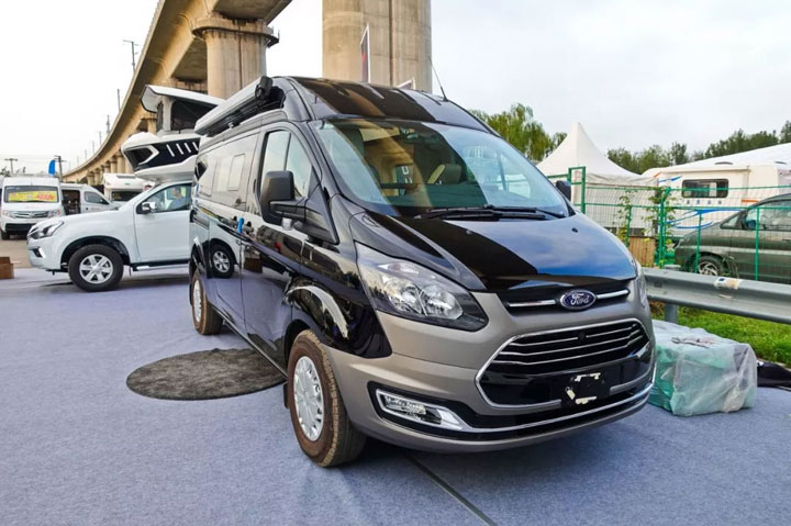 景宴睿535福特新全順自行式B型房車