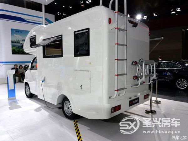 房車(chē)夢(mèng)不再遙遠(yuǎn) 實(shí)拍解放T80旅居車(chē)