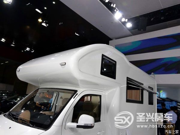 房車(chē)夢(mèng)不再遙遠(yuǎn) 實(shí)拍解放T80旅居車(chē)