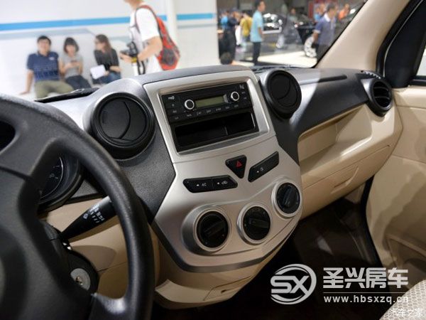 房車(chē)夢(mèng)不再遙遠(yuǎn) 實(shí)拍解放T80旅居車(chē)