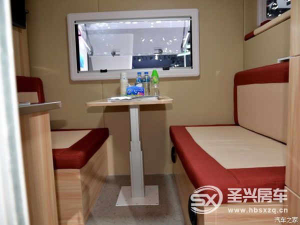 房車(chē)夢(mèng)不再遙遠(yuǎn) 實(shí)拍解放T80旅居車(chē)