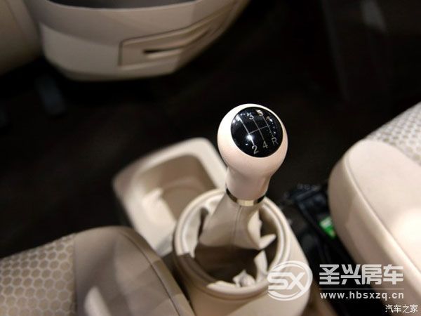 房車(chē)夢(mèng)不再遙遠(yuǎn) 實(shí)拍解放T80旅居車(chē)